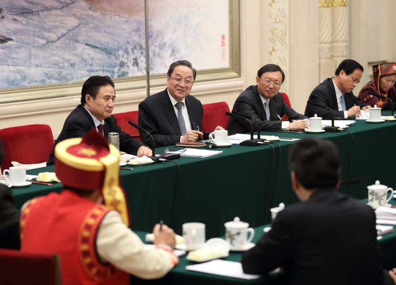 3月8日,中共中央政治局常委、全国政协主席俞正声参加十二届全国人大五次会议海南代表团的审议。